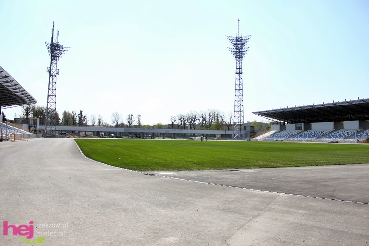 Na stadionie miejskim ruszyły prace przy bieżni