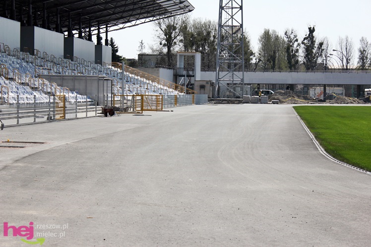 Na stadionie miejskim ruszyły prace przy bieżni