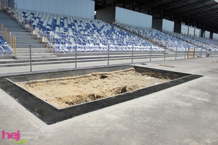 Na stadionie miejskim ruszyły prace przy bieżni