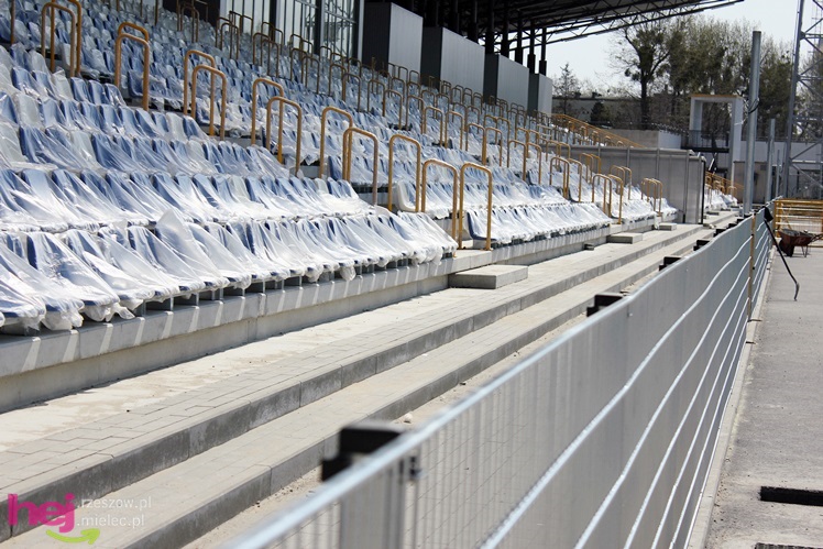 Na stadionie miejskim ruszyły prace przy bieżni