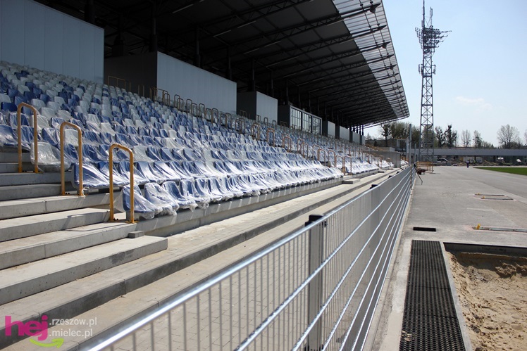 Na stadionie miejskim ruszyły prace przy bieżni