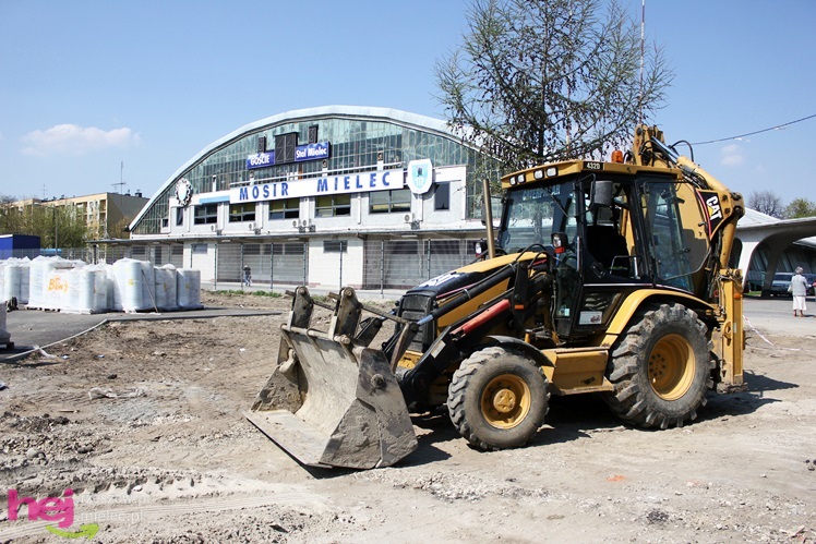 Na stadionie miejskim ruszyły prace przy bieżni