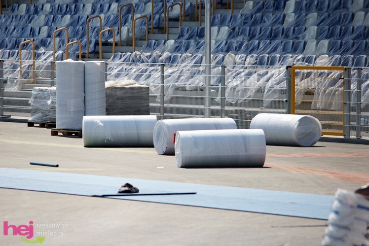 Na stadionie miejskim ruszyły prace przy bieżni