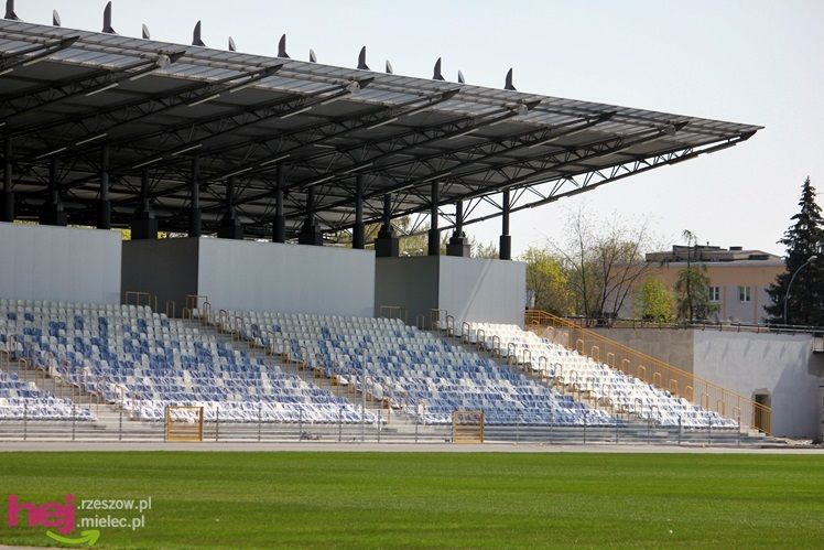 Na stadionie miejskim ruszyły prace przy bieżni