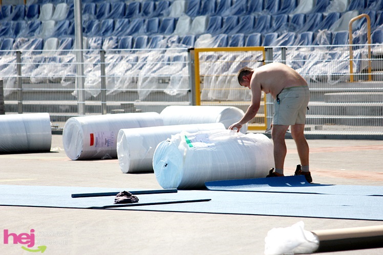 Na stadionie miejskim ruszyły prace przy bieżni