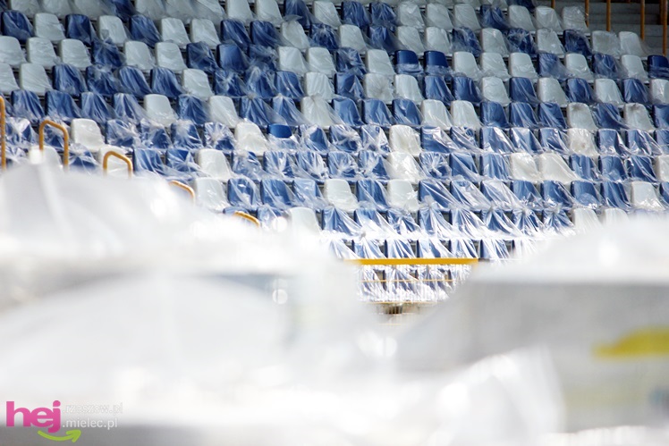 Na stadionie miejskim ruszyły prace przy bieżni
