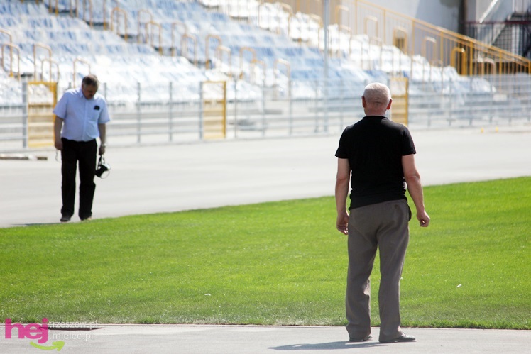 Na stadionie miejskim ruszyły prace przy bieżni
