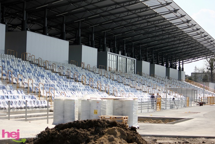 Na stadionie miejskim ruszyły prace przy bieżni