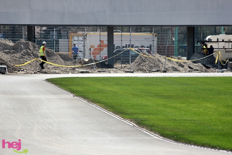 Na stadionie miejskim ruszyły prace przy bieżni
