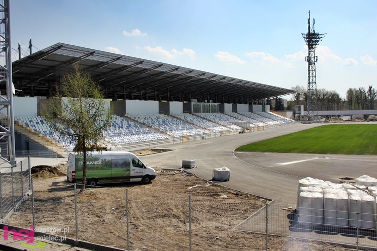 Na stadionie miejskim ruszyły prace przy bieżni