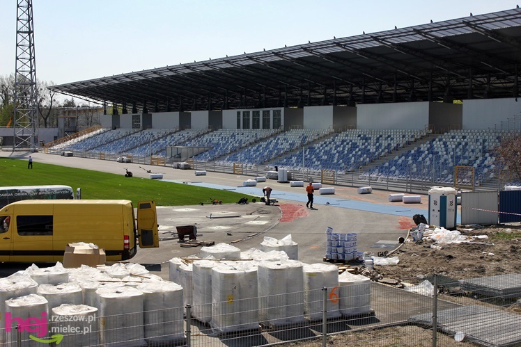 Na stadionie miejskim ruszyły prace przy bieżni