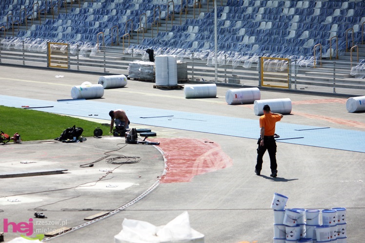 Na stadionie miejskim ruszyły prace przy bieżni
