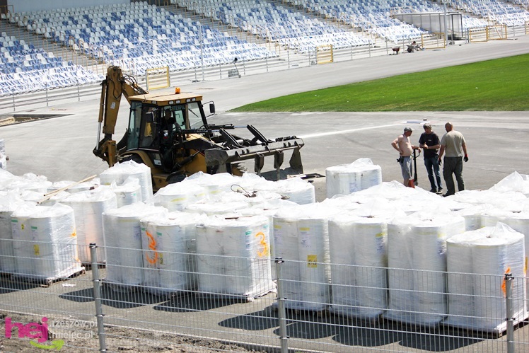 Na stadionie miejskim ruszyły prace przy bieżni