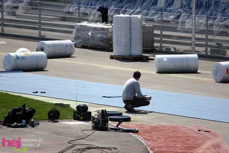 Na stadionie miejskim ruszyły prace przy bieżni