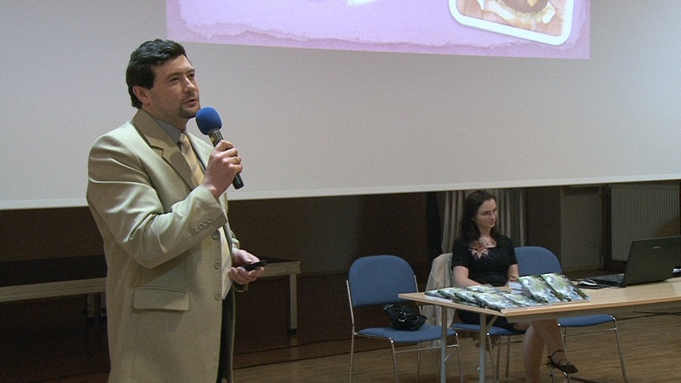 Multimedialna promocja ?Tęczowego kryształu?