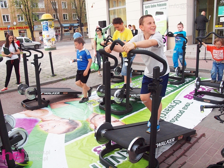 Zabawa z JOY Fitness Club na Placu Armii Krajowej