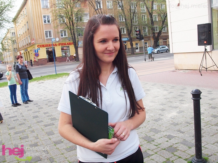 Zabawa z JOY Fitness Club na Placu Armii Krajowej