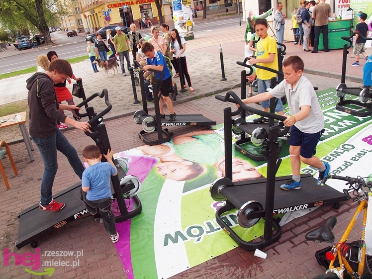 Zabawa z JOY Fitness Club na Placu Armii Krajowej