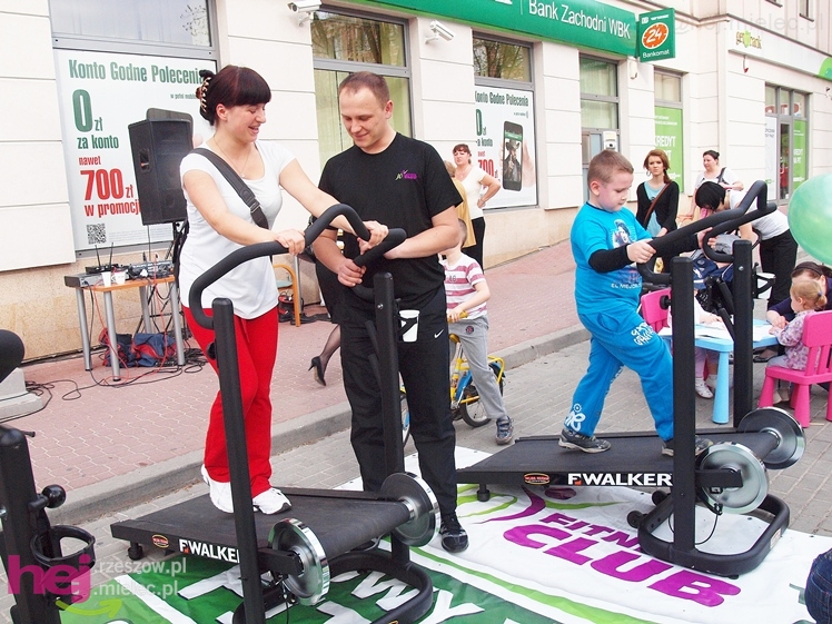Zabawa z JOY Fitness Club na Placu Armii Krajowej