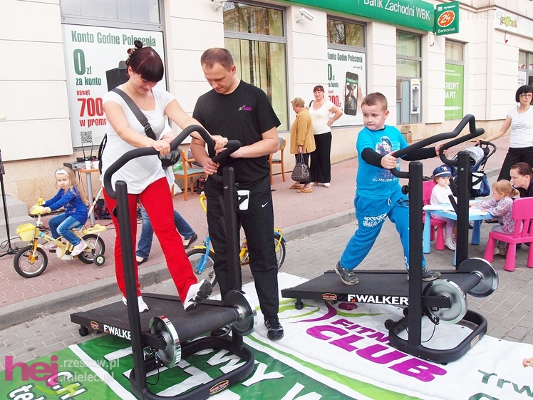 Zabawa z JOY Fitness Club na Placu Armii Krajowej
