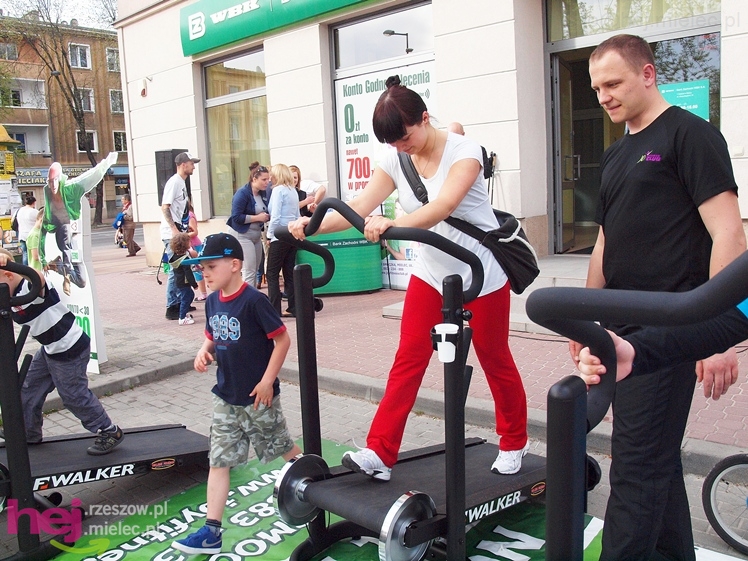 Zabawa z JOY Fitness Club na Placu Armii Krajowej