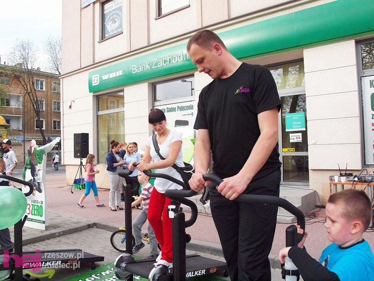 Zabawa z JOY Fitness Club na Placu Armii Krajowej