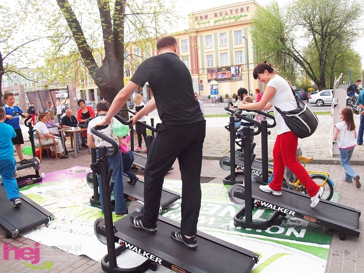 Zabawa z JOY Fitness Club na Placu Armii Krajowej