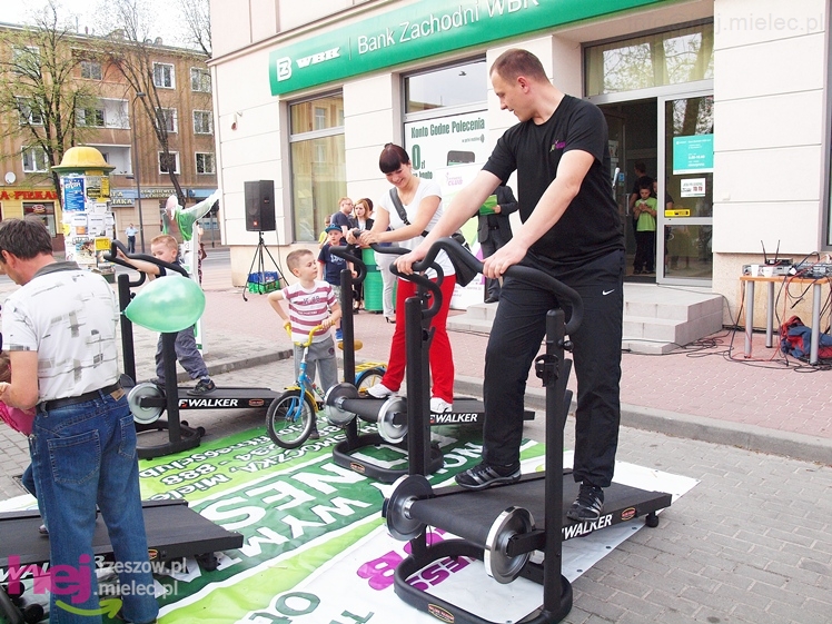 Zabawa z JOY Fitness Club na Placu Armii Krajowej