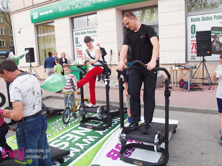 Zabawa z JOY Fitness Club na Placu Armii Krajowej