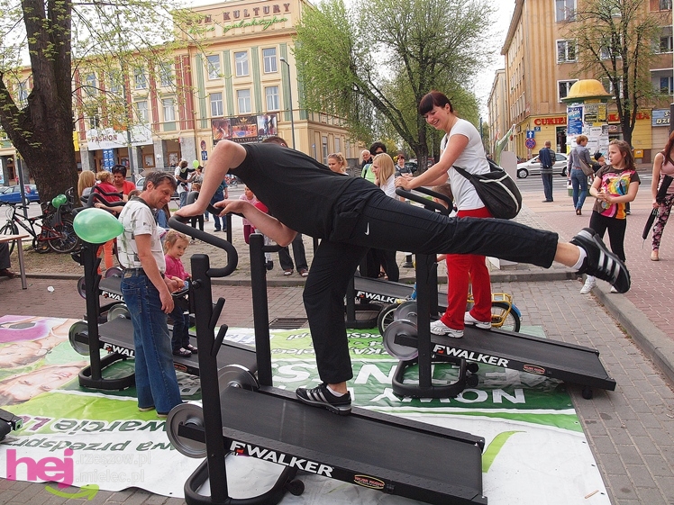Zabawa z JOY Fitness Club na Placu Armii Krajowej
