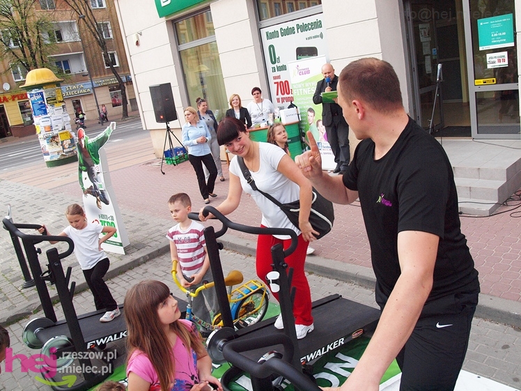 Zabawa z JOY Fitness Club na Placu Armii Krajowej