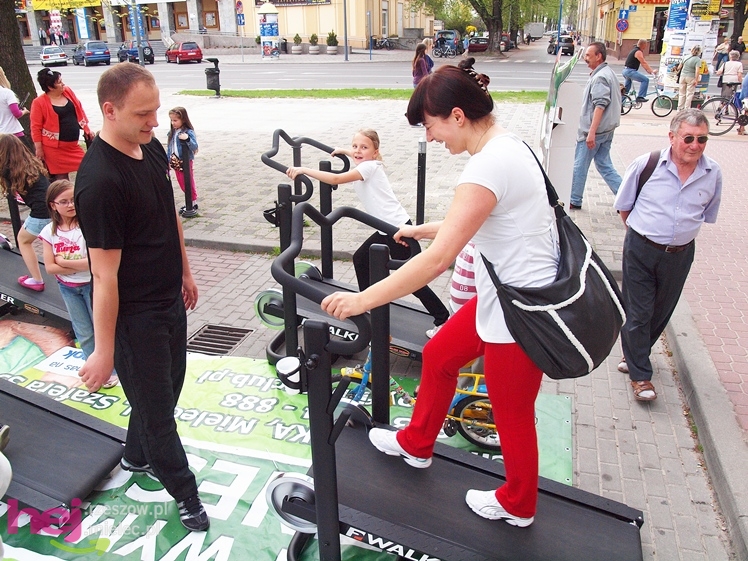 Zabawa z JOY Fitness Club na Placu Armii Krajowej