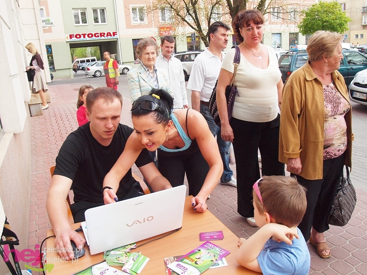 Zabawa z JOY Fitness Club na Placu Armii Krajowej