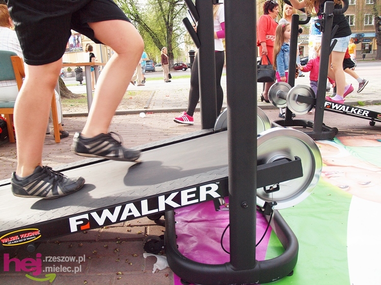 Zabawa z JOY Fitness Club na Placu Armii Krajowej