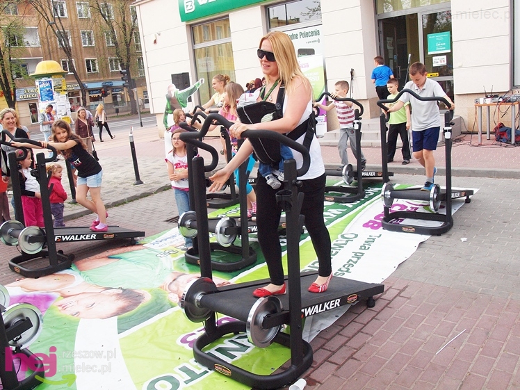 Zabawa z JOY Fitness Club na Placu Armii Krajowej