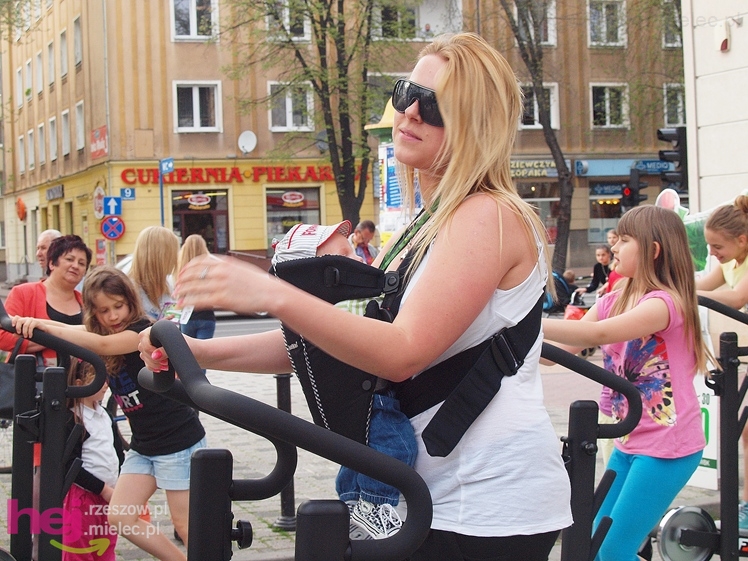 Zabawa z JOY Fitness Club na Placu Armii Krajowej