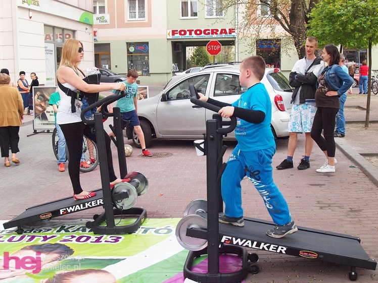 Zabawa z JOY Fitness Club na Placu Armii Krajowej