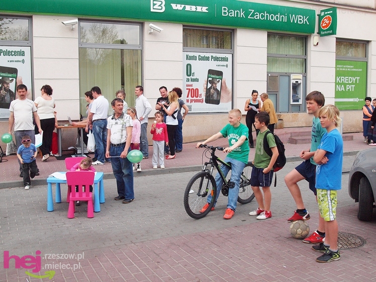 Zabawa z JOY Fitness Club na Placu Armii Krajowej