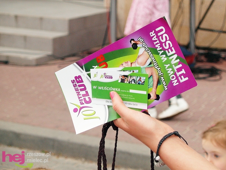 Zabawa z JOY Fitness Club na Placu Armii Krajowej