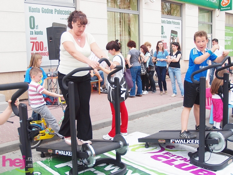 Zabawa z JOY Fitness Club na Placu Armii Krajowej