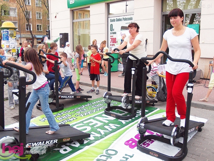 Zabawa z JOY Fitness Club na Placu Armii Krajowej