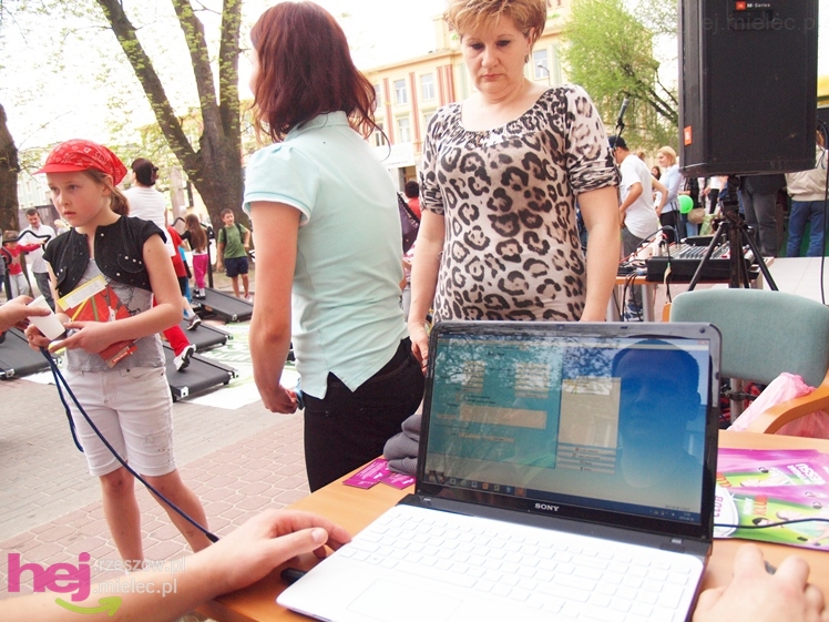 Zabawa z JOY Fitness Club na Placu Armii Krajowej