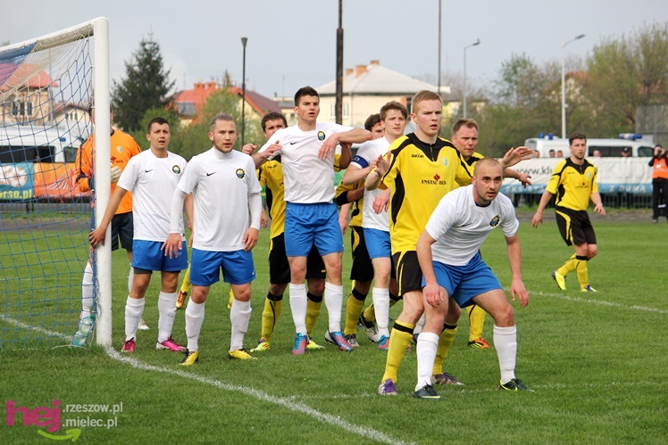 Zwycięski marsz piłkarzy Stali Mielec! Zwycięstwo w hicie kolejki!