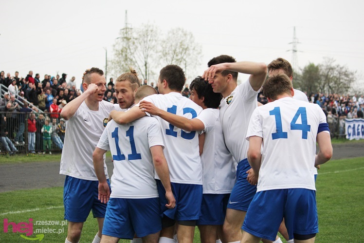Zwycięski marsz piłkarzy Stali Mielec! Zwycięstwo w hicie kolejki!