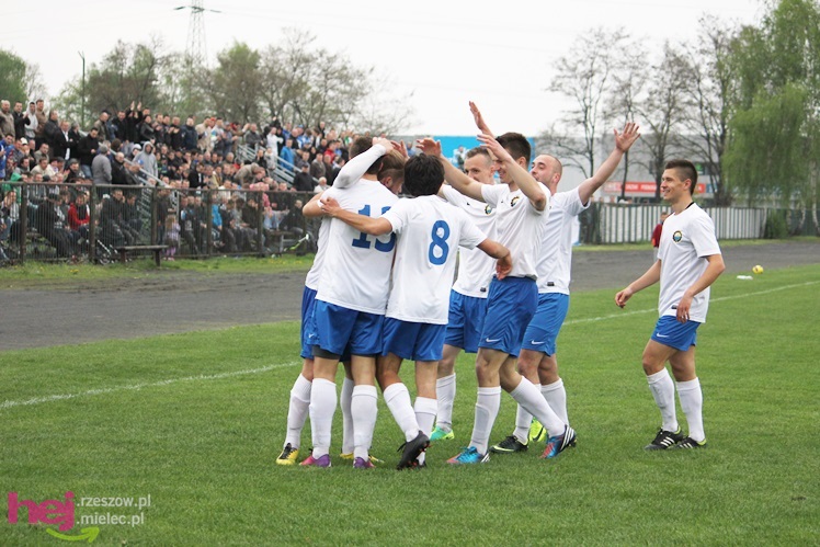 Zwycięski marsz piłkarzy Stali Mielec! Zwycięstwo w hicie kolejki!