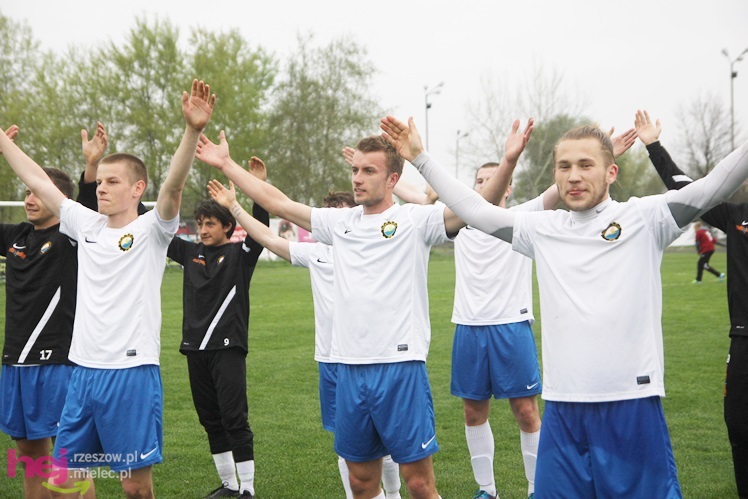 Zwycięski marsz piłkarzy Stali Mielec! Zwycięstwo w hicie kolejki!