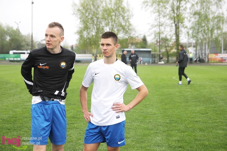 Zwycięski marsz piłkarzy Stali Mielec! Zwycięstwo w hicie kolejki!