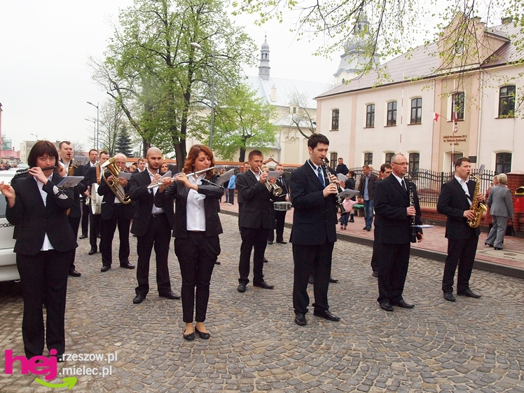 Mieleckie święto3 Maja obchodzone jak co roku. Msza, przemarsz, uroczystość pod pomnikiem