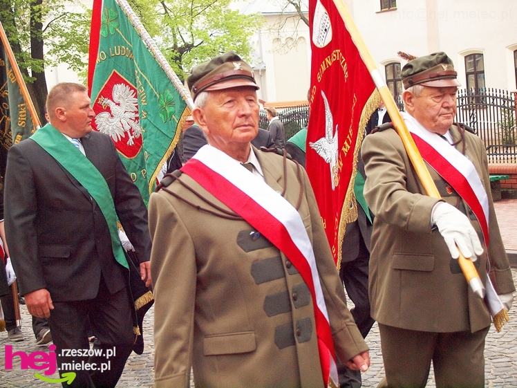 Mieleckie święto3 Maja obchodzone jak co roku. Msza, przemarsz, uroczystość pod pomnikiem