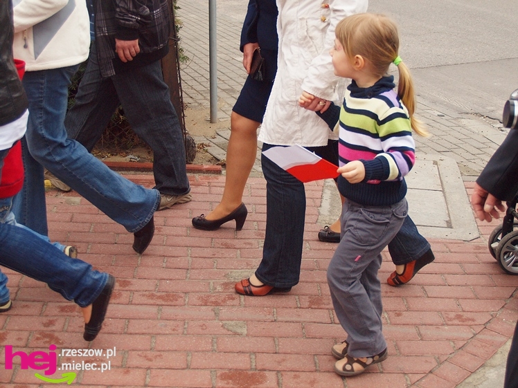 Mieleckie święto3 Maja obchodzone jak co roku. Msza, przemarsz, uroczystość pod pomnikiem